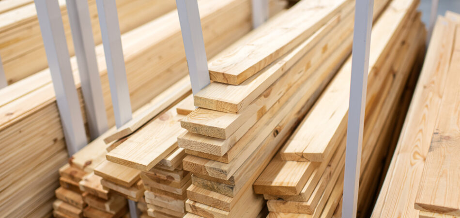 Stacked,wooden,boards,in,a,woodworking,industry.,stacks,with,pine